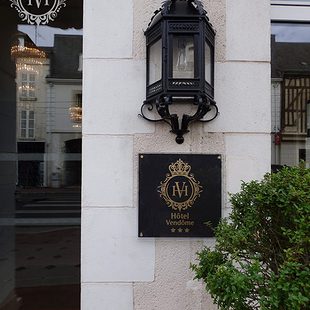 Entrée de l'Hôtel et Berru's Bar